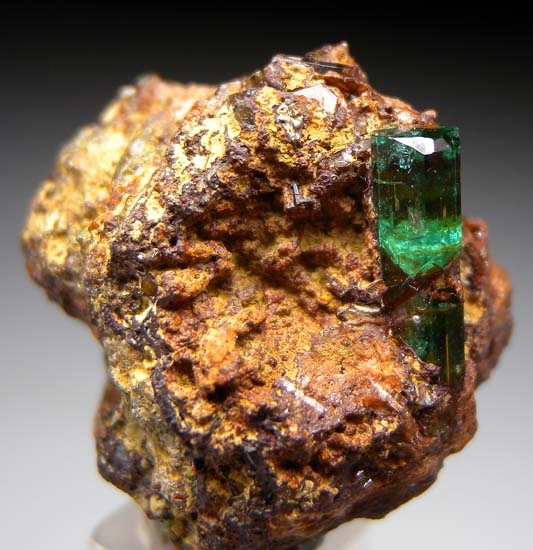 Emerald from Panjshir, Afghanistan [db_pics/pics/b926a.jpg]