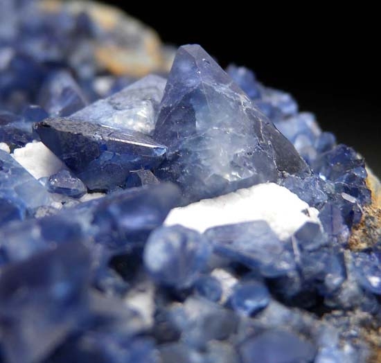 Benitoite from Gem Mine, San Benito Co., California, USA [db_pics/pics/ben1e.jpg]