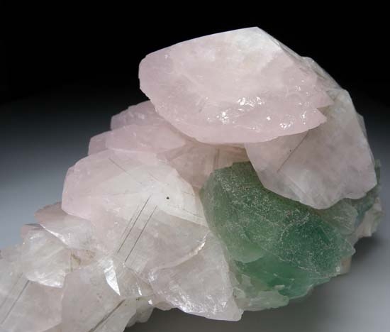 Mangano Calcite with Fluorite from Dal'negorsk, Russia [db_pics/pics/c245c.jpg]