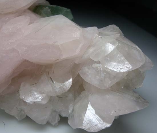 Mangano Calcite with Fluorite from Dal'negorsk, Russia [db_pics/pics/c245d.jpg]