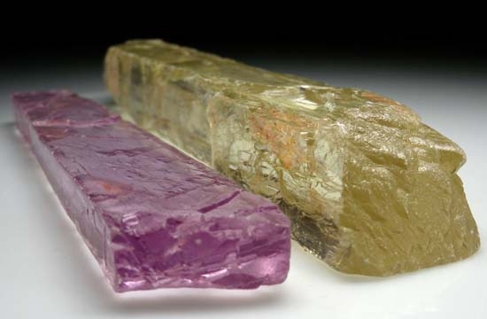 Kunzite from Minas Gerais, Brazil [db_pics/pics/c376b.jpg]