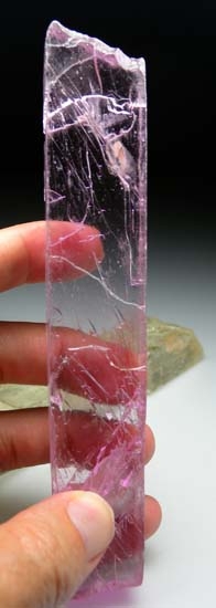 Kunzite from Minas Gerais, Brazil [db_pics/pics/c376c.jpg]
