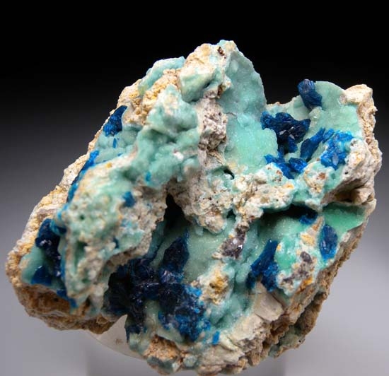 Vezelyite on Hemimorphite from Laochang Mine, Gejiu Co., Yunnan Province, China [db_pics/pics/c397a.jpg]
