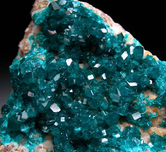 Dioptase from Altyn-Tyube, Karagandy Province, Kazakhstan [db_pics/pics/c405b.jpg]