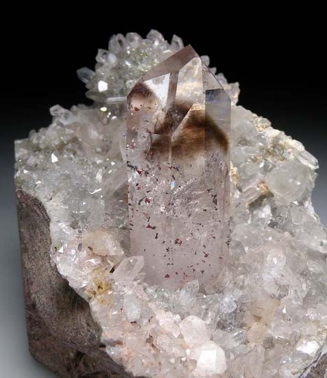 Quartz from Goboboseb Mtns., Brandberg Region, Namibia [db_pics/pics/c456a.jpg]