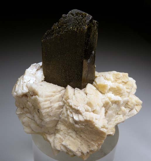 Epidote on Feldspar from Baja California, Mexico [db_pics/pics/c480b.jpg]