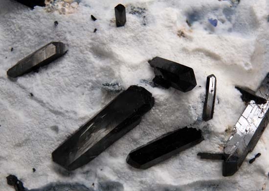 Benitoite, Neptunite from Gem Mine, San Benito Co., California, USA [db_pics/pics/c561b.jpg]