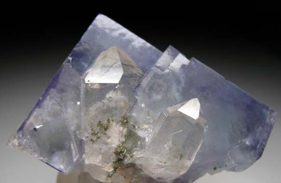 Fluorite with Quartz from Yaogangxian Mine, Hunan, China [db_pics/pics/c564b.jpg]