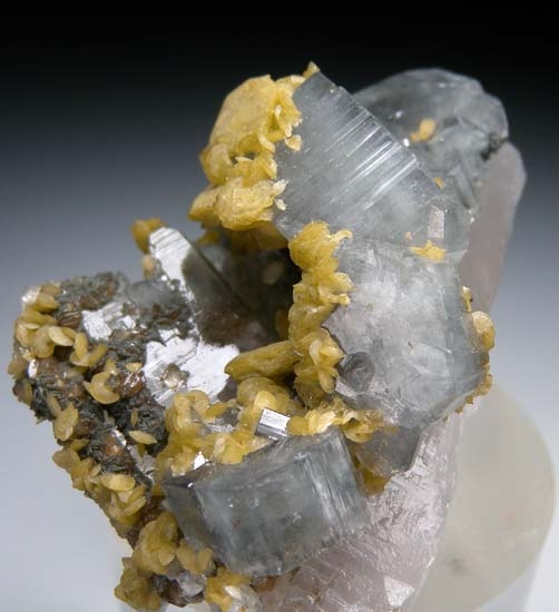 Apatite from Panasquiera, Portugal [db_pics/pics/c572b.jpg]