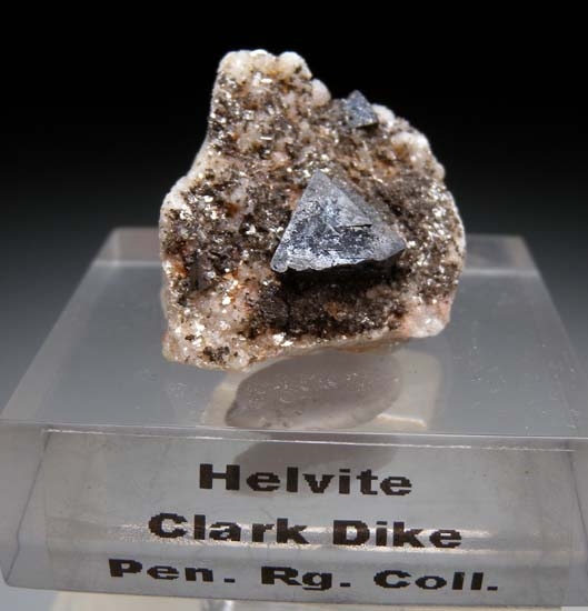 Helvite from Clark Mine, Rincon district, San Diego Co., California, USA [db_pics/pics/c575a.jpg]