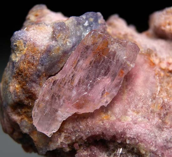 Tourmaline, Kunzite, Lepidolite from Kahuna Zone, Oceanview Mine, San Diego Co., California, USA [db_pics/pics/c576c.jpg]