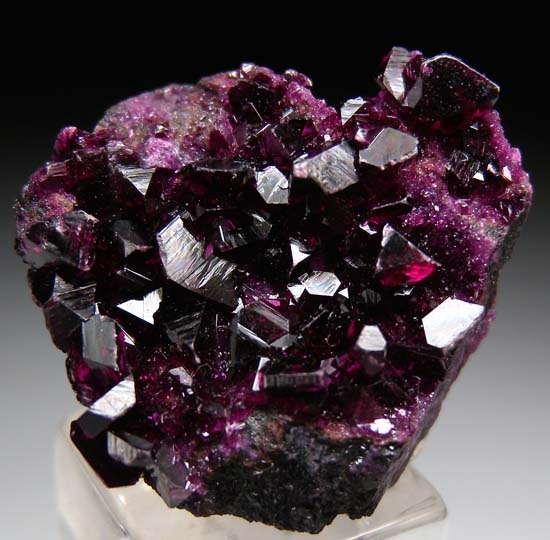 Chromium Clinochlore var. Kammererite from Kop Krom mine, Kop Daglari, Eastern Anatolia Region, Turkey [db_pics/pics/c610b.jpg]