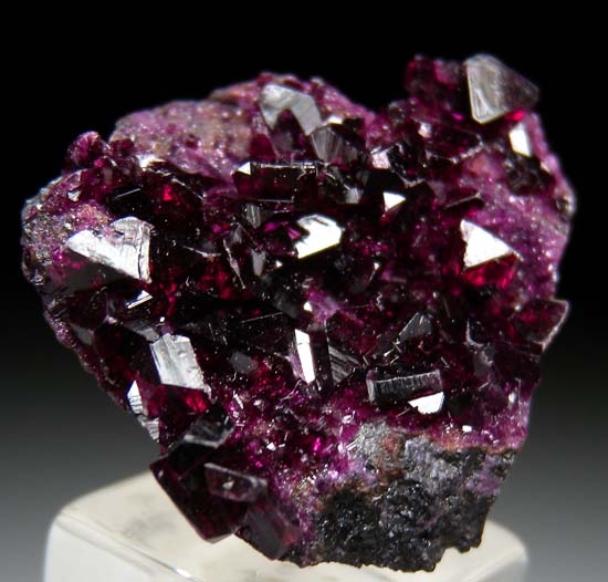 Chromium Clinochlore var. Kammererite from Kop Krom mine, Kop Daglari, Eastern Anatolia Region, Turkey [db_pics/pics/c610c.jpg]