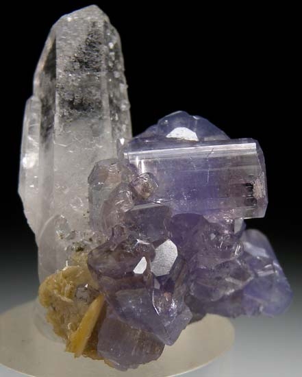 Apatite on Quartz from Panasquiera, Barroca Grande, Portugal [db_pics/pics/c650c.jpg]