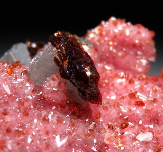 Shigaite with Rhodochrosite and Barite from N'Chwanning Mine, Kuruman, South Africa [db_pics/pics/c660d.jpg]
