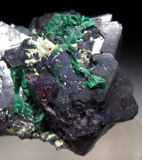 Malachite on Cuprite on Chrysocolla from Mashamba West Mine, Katanga, Congo [db_pics/pics/c676b.jpg]