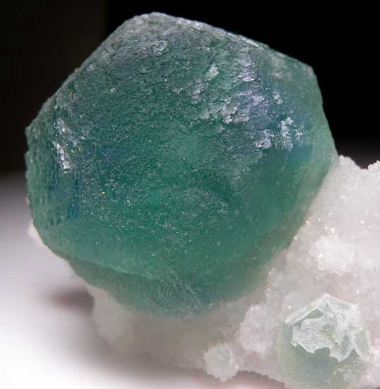 Fluorite on Quartz from Ruyuan Fluorite Mine, Guangdong Prov., China [db_pics/pics/ch100b.jpg]