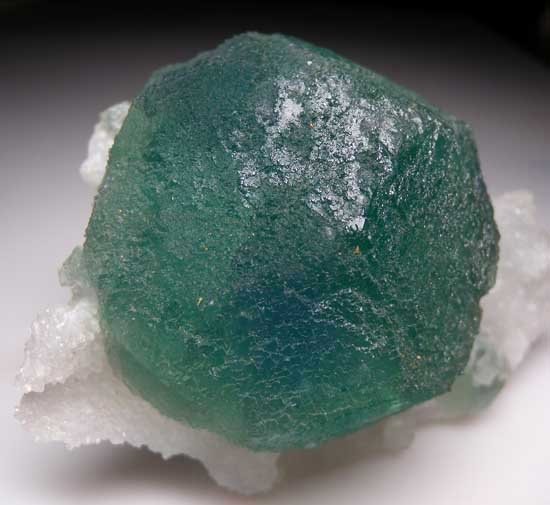 Fluorite on Quartz from Ruyuan Fluorite Mine, Guangdong Prov., China [db_pics/pics/ch100c.jpg]