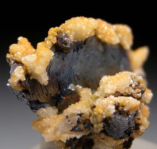 Calcite on Polybasite from Sombrerete, Zacatecas, Mexico [db_pics/pics/d109b.jpg]