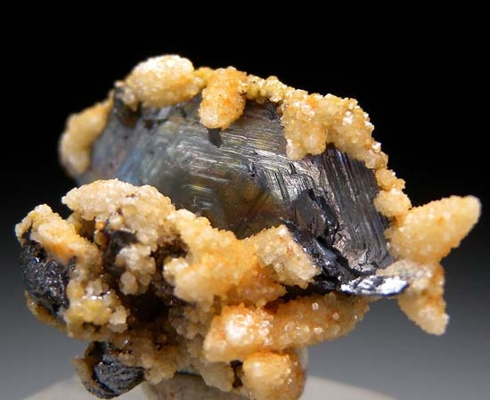 Calcite on Polybasite from Sombrerete, Zacatecas, Mexico [db_pics/pics/d109c.jpg]