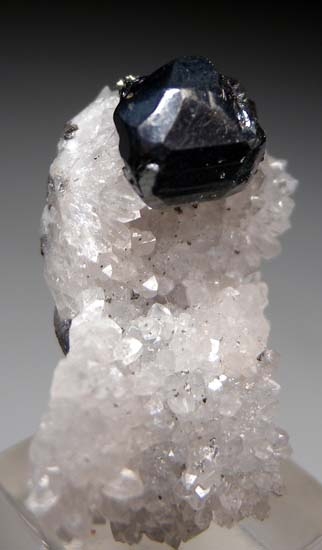Stephanite from Mina El Solar ,Veta Chicharrones, 5th level, Taxco de AlarcÃ³n, Guerrero, Mexico [db_pics/pics/d113b.jpg]
