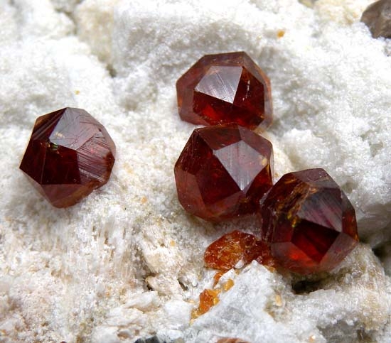 Spessartine with Quartz, Fluorite, Muscovite from Tongbei, Fujian Province, China [db_pics/pics/d164g.jpg]
