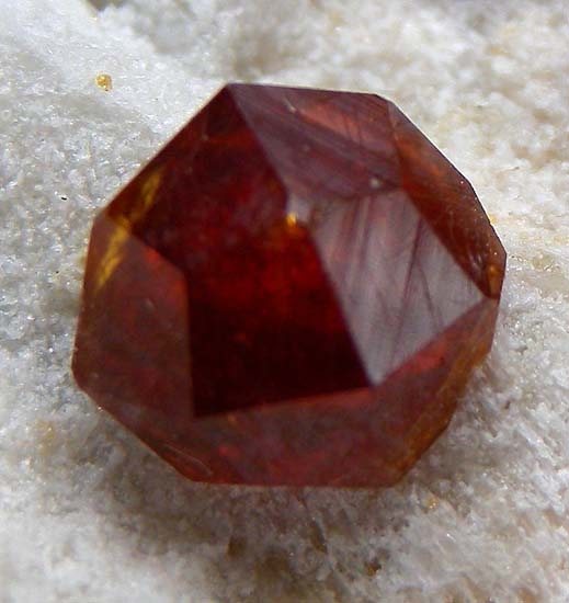 Spessartine with Quartz, Fluorite, Muscovite from Tongbei, Fujian Province, China [db_pics/pics/d164h.jpg]