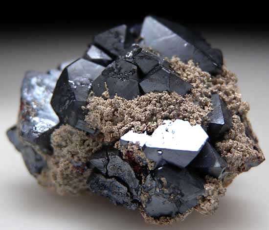 Cuprite with Silver and Copper from Rubtsovskiy Mine, Altaiskiy Krai, Siberia, Russia [db_pics/pics/e100b.jpg]