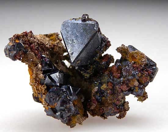 Cuprite with Silver and Copper from Rubtsovskiy Mine, Altaiskiy Krai, Siberia, Russia [db_pics/pics/e117a.jpg]