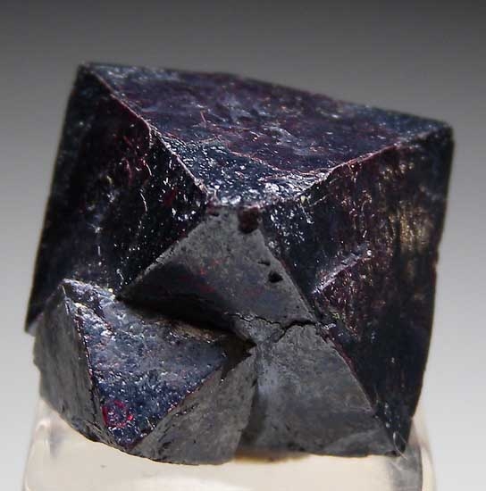 Cuprite from Poteryaevskoe Mine, Rubtsovskoe deposit, Siberia, Russia [db_pics/pics/e353b.jpg]