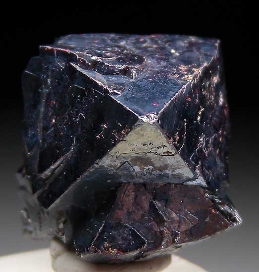 Cuprite from Poteryaevskoe Mine, Rubtsovskoe deposit, Siberia, Russia [db_pics/pics/e354a.jpg]