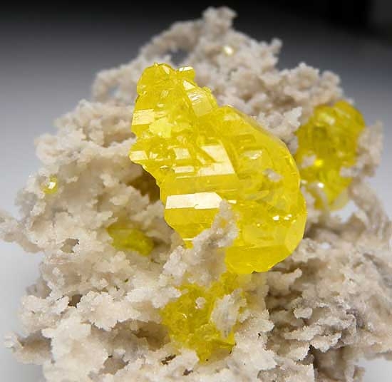 Sulfur from Falconera Section, Cianciana Mine, Agrigento Prov., Sicily, Italy [db_pics/pics/e584c.jpg]