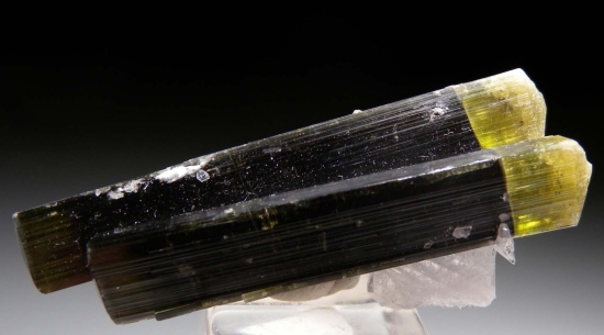 Tourmaline with Albite from Stak Nal, Skardu, Pakistan [db_pics/pics/fm110d.jpg]