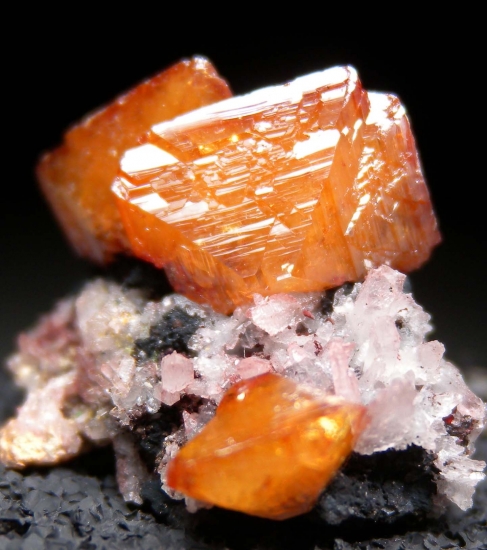 Wulfenite from Tsumeb, Namibia [db_pics/pics/fm111d.jpg]