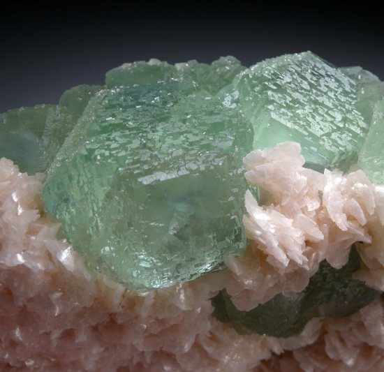 Fluorite with Dolomite from Manaoshan Mine, Dongpo ore field, Chenzhou, Hunan, China [db_pics/pics/fm120e.jpg]