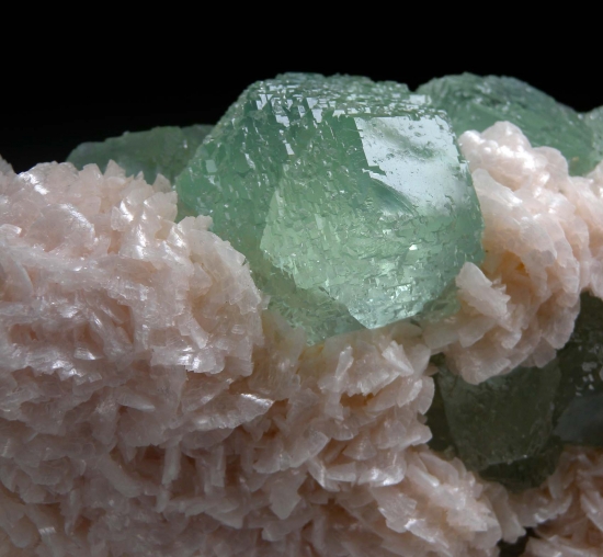 Fluorite with Dolomite from Manaoshan Mine, Dongpo ore field, Chenzhou, Hunan, China [db_pics/pics/fm120f.jpg]