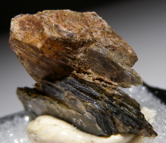 Monazite on Biotite from Bjertnes, Norway [db_pics/pics/fm146e.jpg]