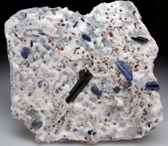 Joaquinite, Benitoite, Neptunite from Gem Mine, San Benito Co., California, USA [db_pics/pics/fm177a.jpg]