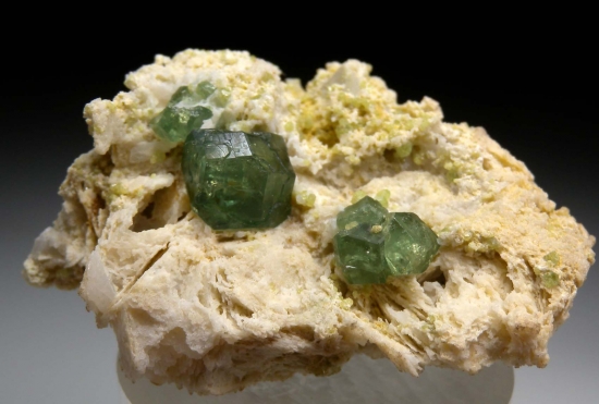 Andradite var. Demantoid from Antetezambato, Ambanja, Antsiranana Province, Madagascar [db_pics/pics/fm179b.jpg]
