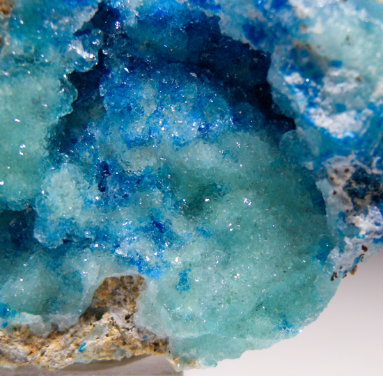Veszelyite on Hemimorphite from Palabanda quarries, Mfouati, Bouenza Department, Republic of the Congo [db_pics/pics/fm193f.jpg]