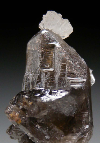 Hemimorphite on Cerussite from Mfouati, Bouenza Dept., Rep. of Congo [db_pics/pics/fm250c.jpg]