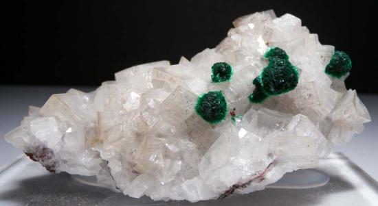 Malachite on Calcite from Tsumeb, Namibia [db_pics/pics/fm315b.jpg]