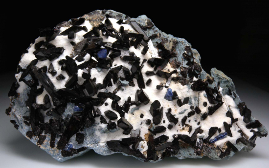Benitoite, Neptunite from Gem Mine, San Benito Co., California, USA [db_pics/pics/fm366a.jpg]