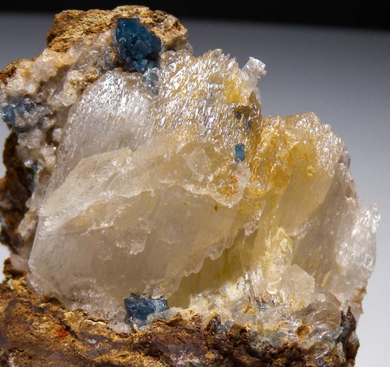 Scorodite with Selenite from Mina Oujela, Mapimi, Durango, Mexico [db_pics/pics/fm390d.jpg]