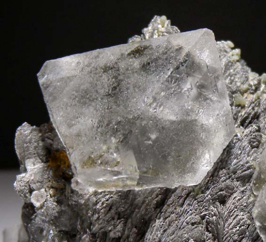 Fluorite on Lollingite from Huanggang Mine, Inner Mongolia, China [db_pics/pics/fm397e.jpg]