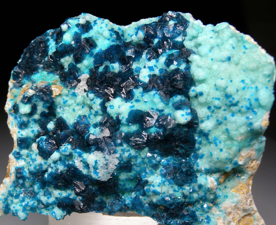 Veszelyite on Hemimorphite from Palabanda quarries, Mfouati, Bouenza Department, Republic of the Congo [db_pics/pics/fm419b.jpg]