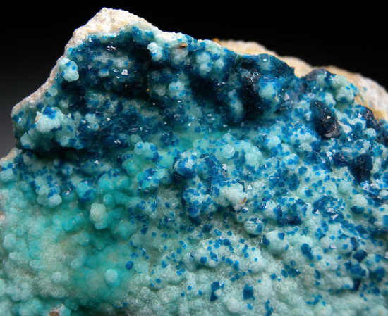 Veszelyite on Hemimorphite from Palabanda quarries, Mfouati, Bouenza Department, Republic of the Congo [db_pics/pics/fm422b.jpg]