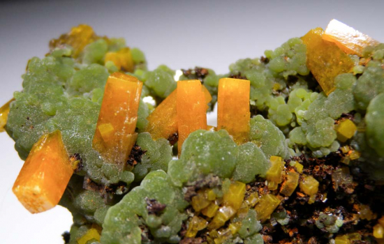 Wulfenite with Mimetite from Mina Ojuela, Mapimi, Durango, Mexico [db_pics/pics/fm441c.jpg]