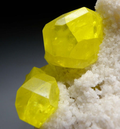 Sulfur from Cozzodisi Mine, Sicily, Italy [db_pics/pics/fm467d.jpg]
