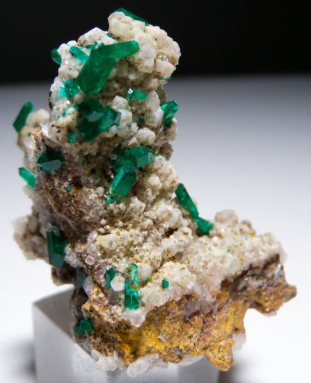 Willemite and Dioptase from Gotala, near Mindouli, Pool Dept., Rep. of Congo [db_pics/pics/fm499b.jpg]
